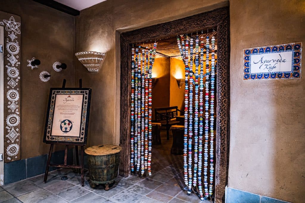 mediterana rajasthanihaus paredes de arcilla y acesorios nordafricanos