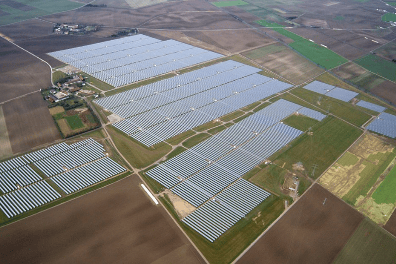 anclaje de placas solares sobre terreno